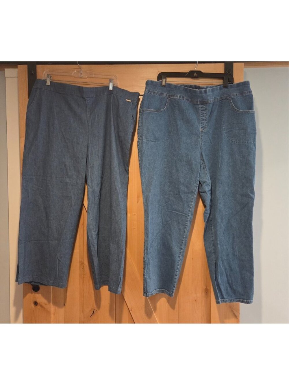 Lot of 2 Womens Size XXL Denim Chambray Pull on Capris Cropped Pants Bareback